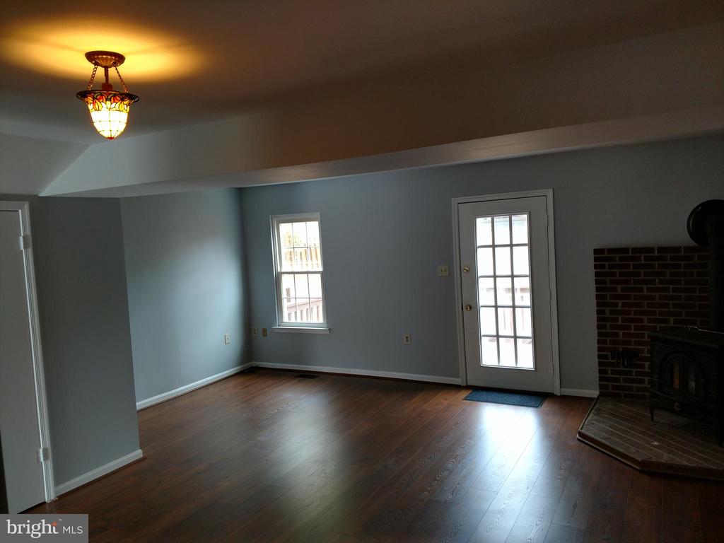 15205 STREAMSIDE CT