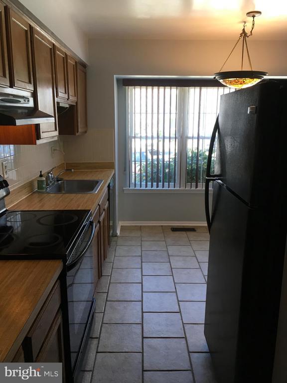 15205 STREAMSIDE CT