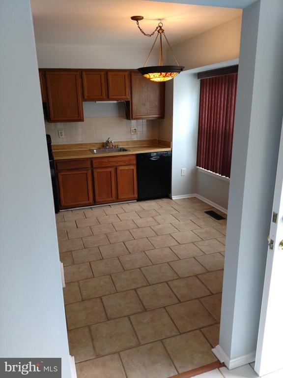 15205 STREAMSIDE CT