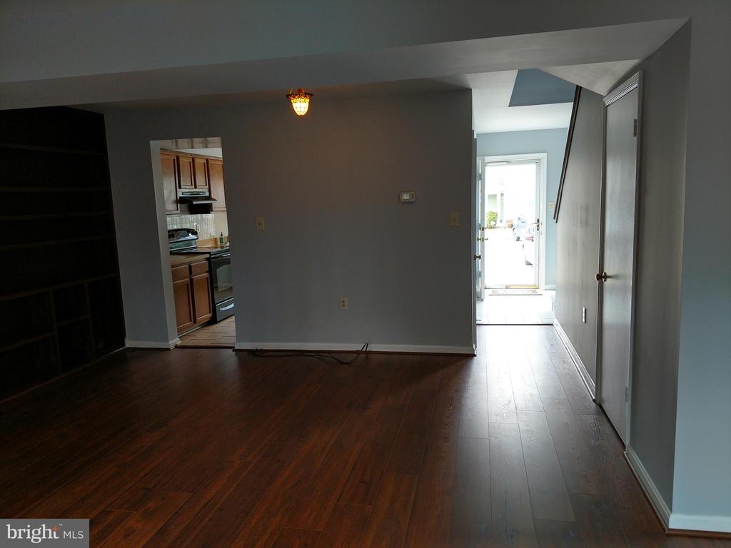 15205 STREAMSIDE CT