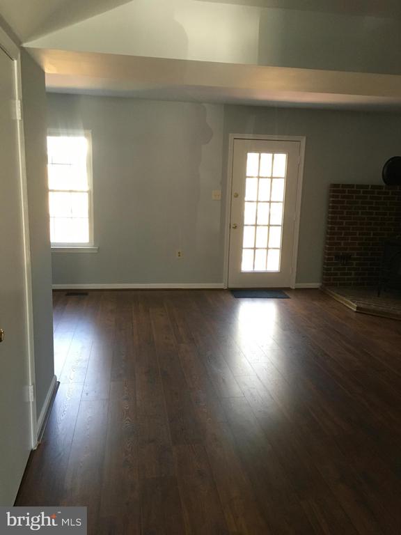 15205 STREAMSIDE CT