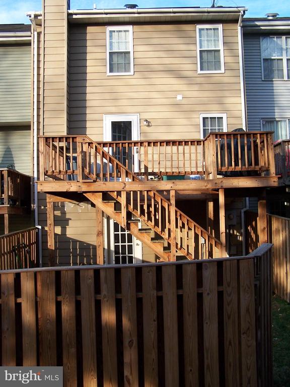 15205 STREAMSIDE CT