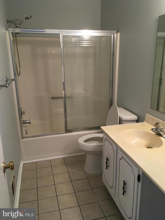 15205 STREAMSIDE CT