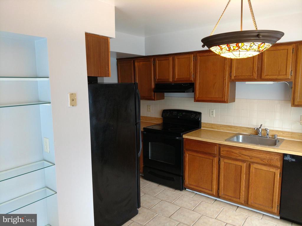 15205 STREAMSIDE CT