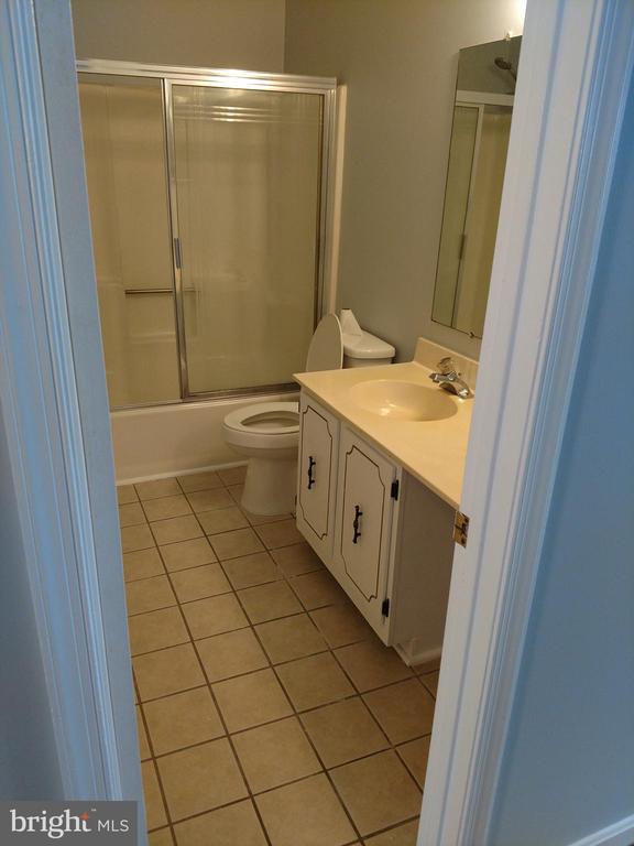 15205 STREAMSIDE CT