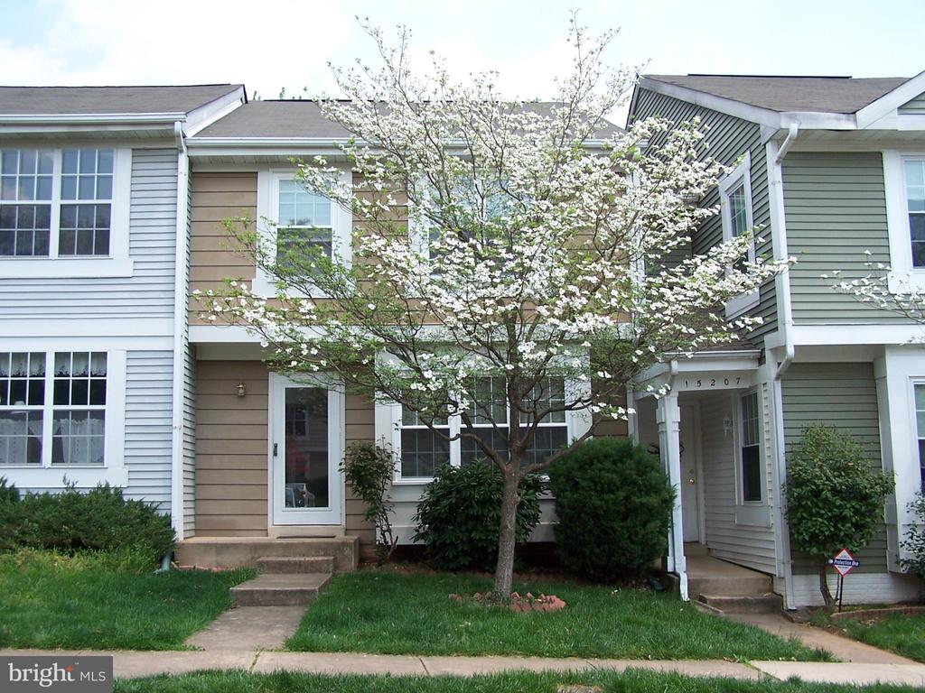 15205 STREAMSIDE CT