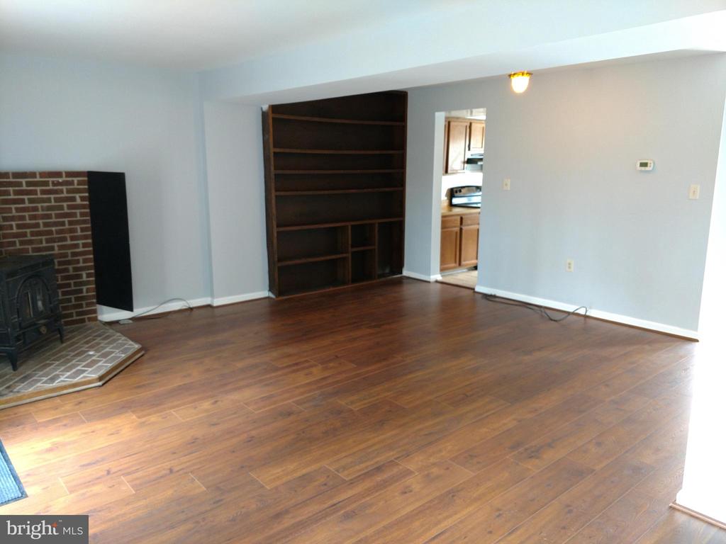 15205 STREAMSIDE CT