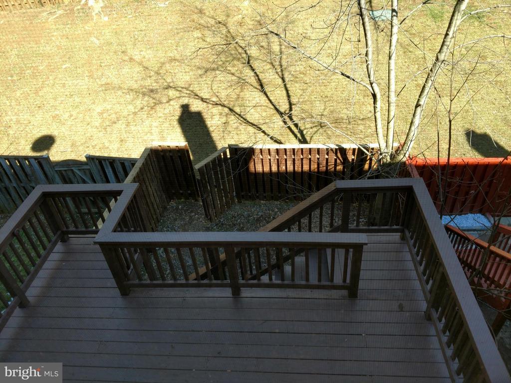 15205 STREAMSIDE CT
