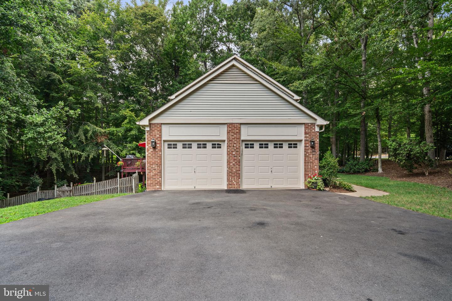 8228 Honeysuckle Rd