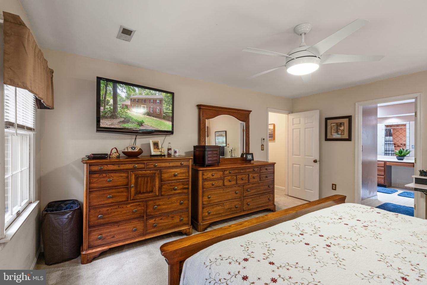8228 Honeysuckle Rd