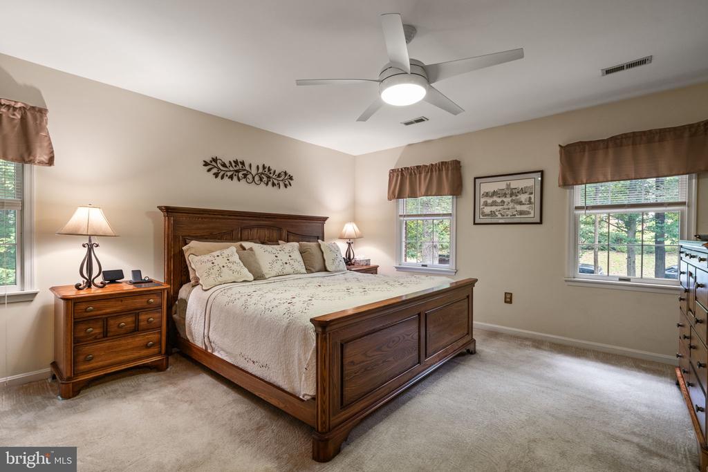 8228 Honeysuckle Rd
