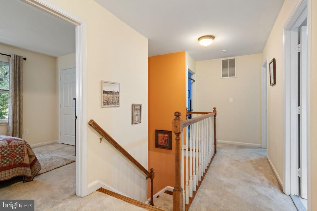 8228 Honeysuckle Rd