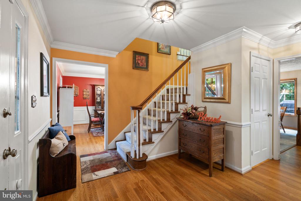 8228 Honeysuckle Rd