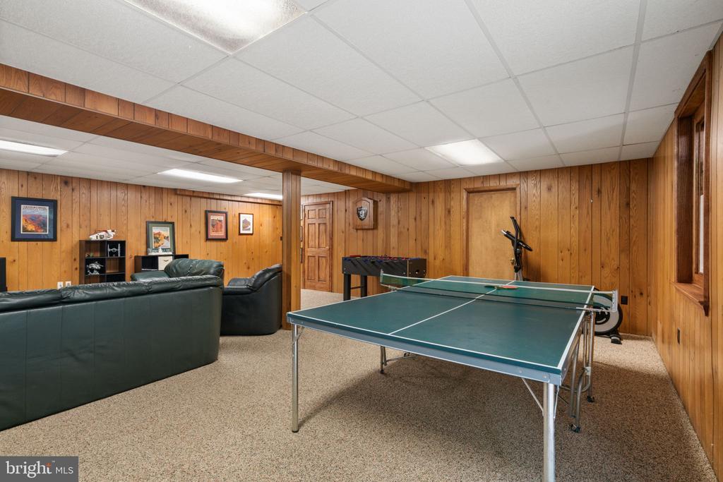 8228 Honeysuckle Rd