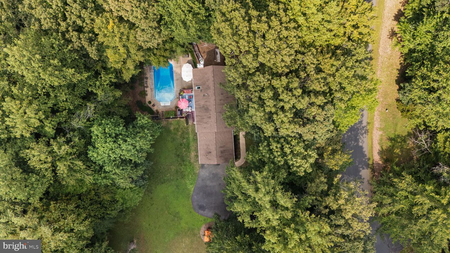 8228 Honeysuckle Rd