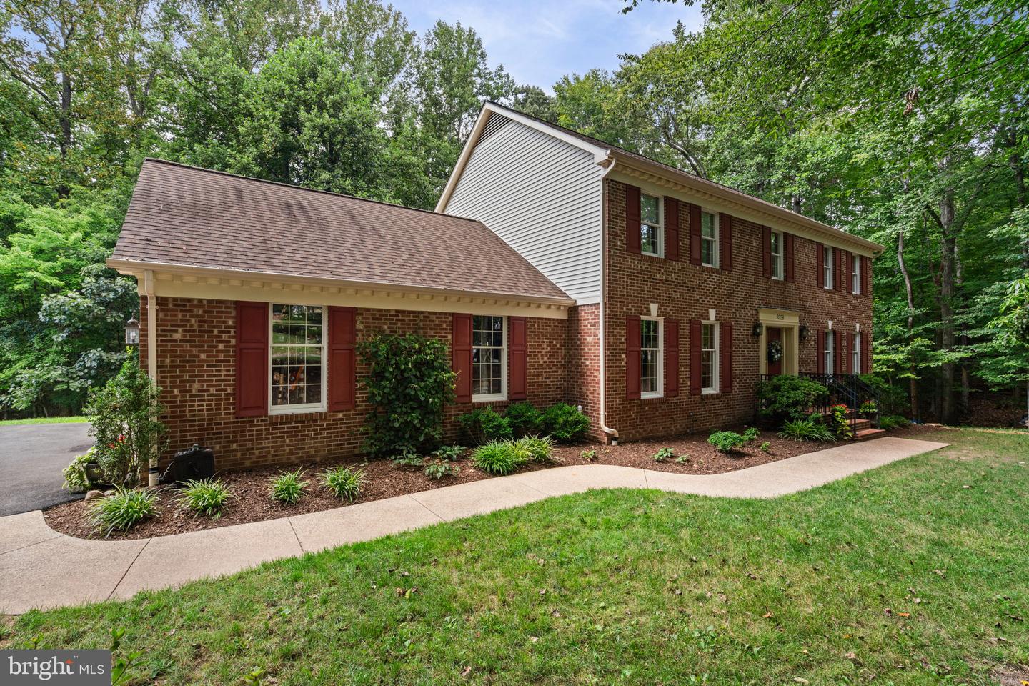 8228 Honeysuckle Rd
