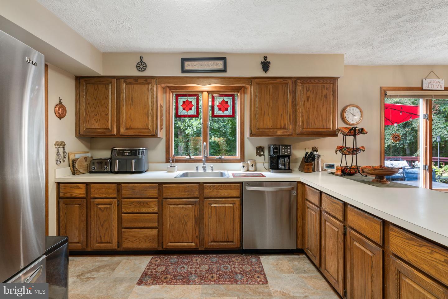 8228 Honeysuckle Rd