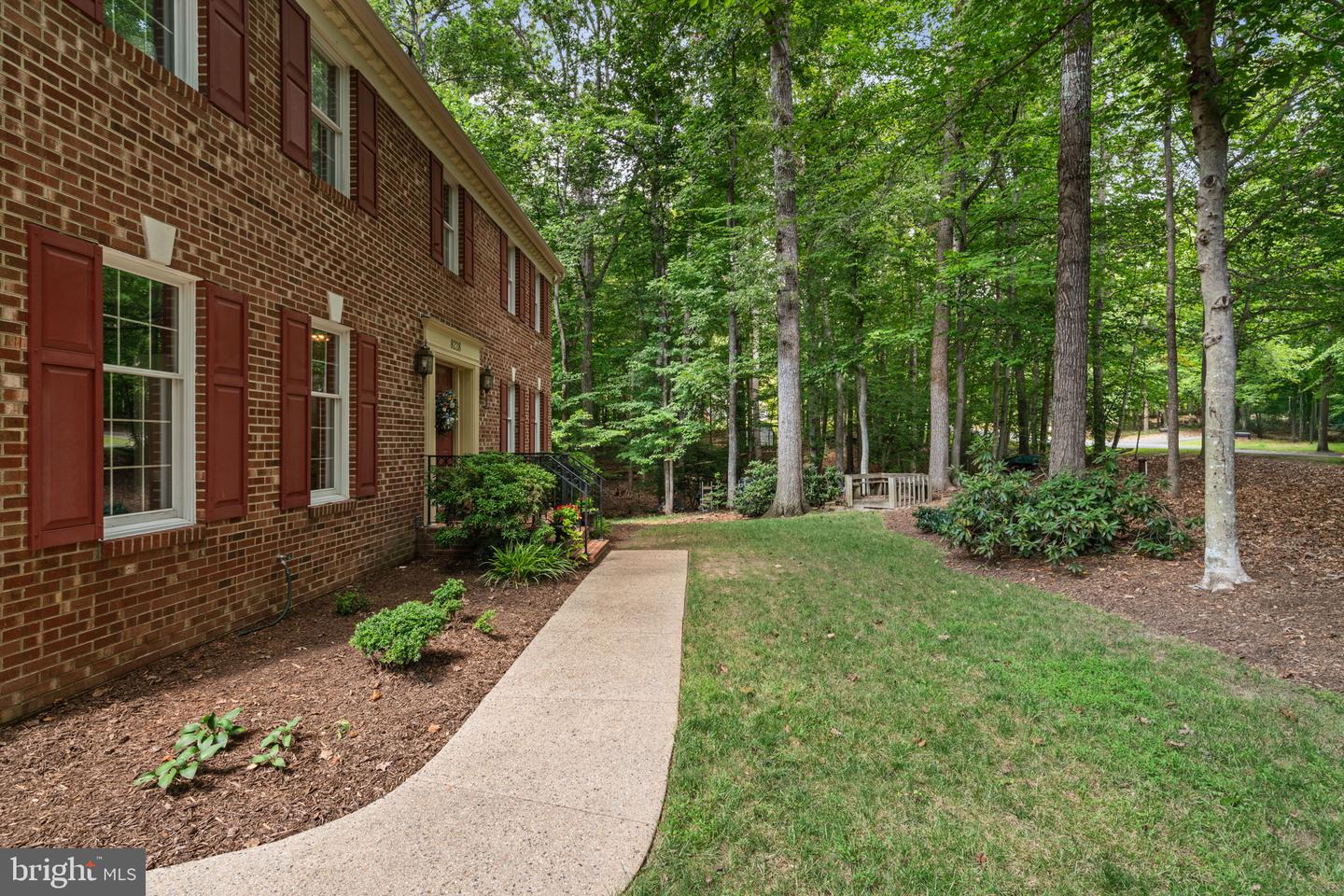 8228 Honeysuckle Rd