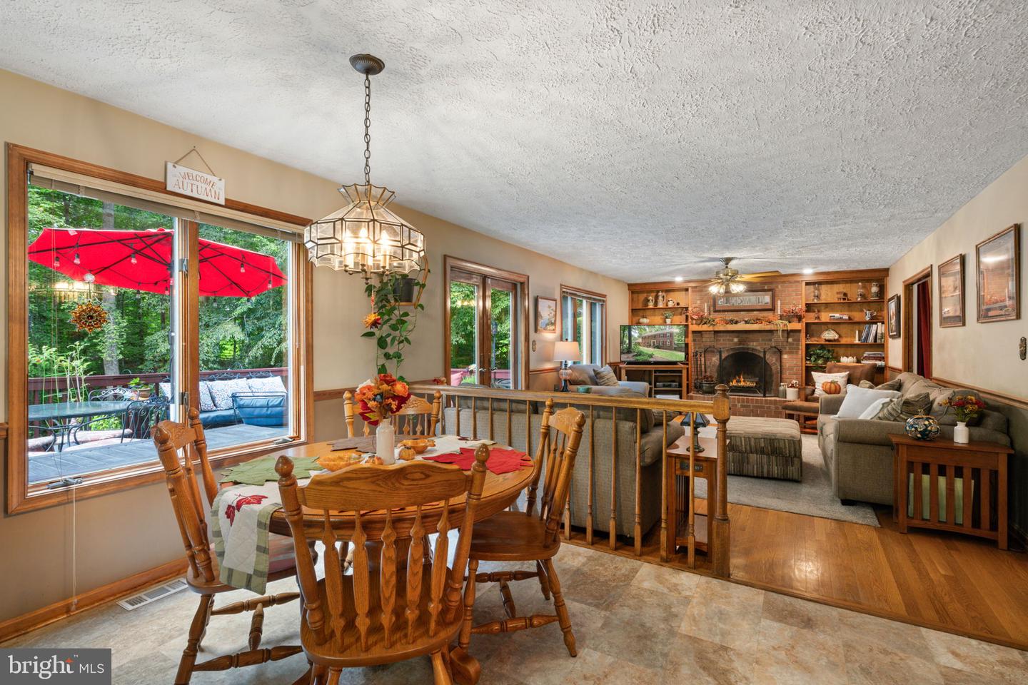 8228 Honeysuckle Rd