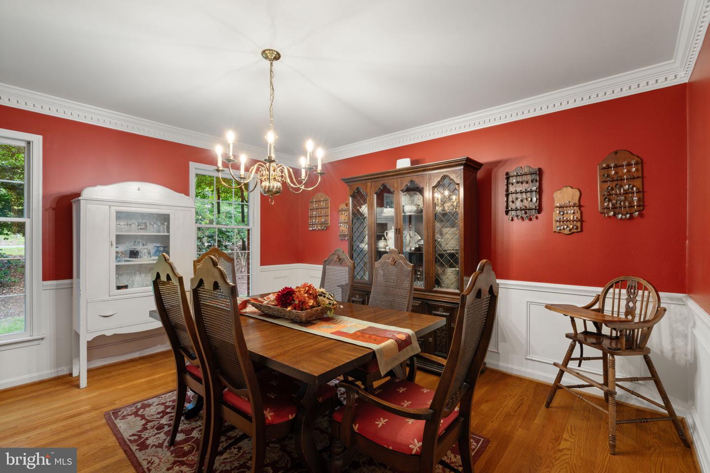 8228 Honeysuckle Rd