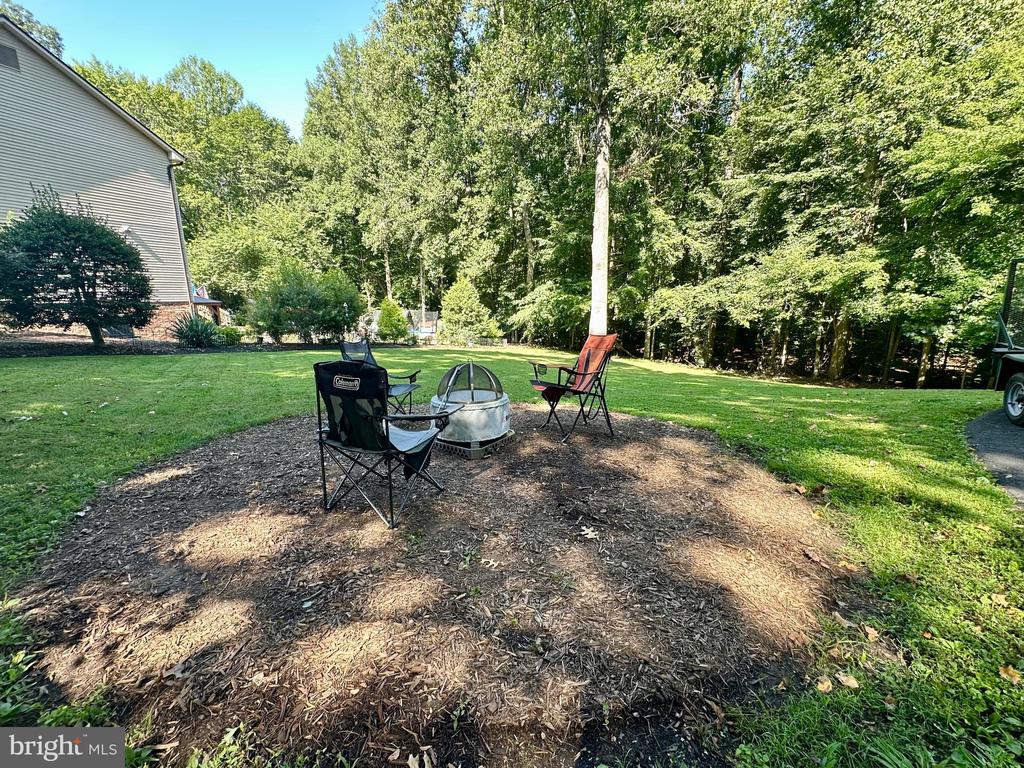 8228 Honeysuckle Rd