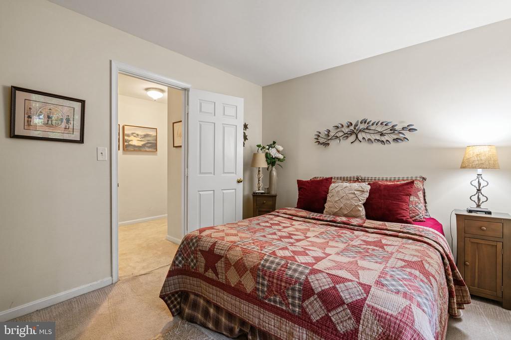 8228 Honeysuckle Rd