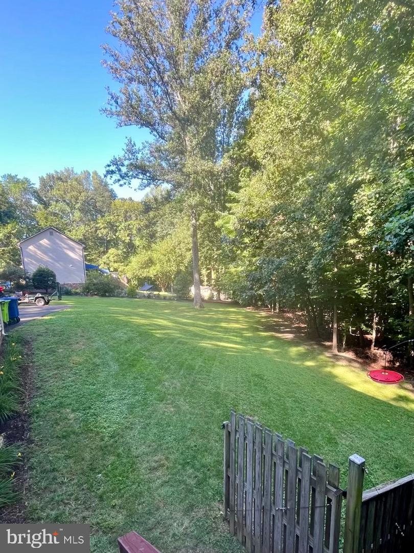 8228 Honeysuckle Rd