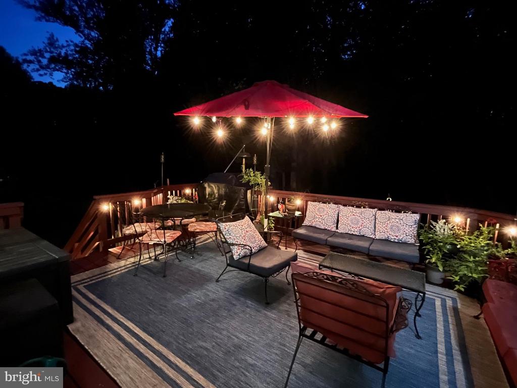 8228 Honeysuckle Rd