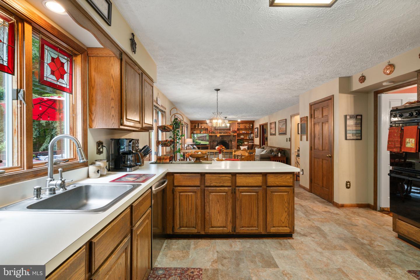 8228 Honeysuckle Rd