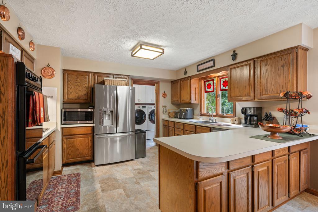 8228 Honeysuckle Rd