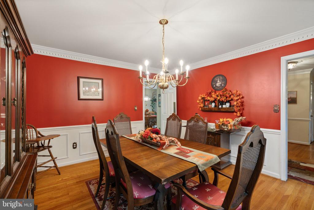 8228 Honeysuckle Rd