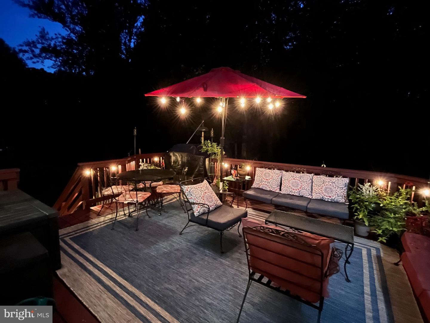 8228 Honeysuckle Rd