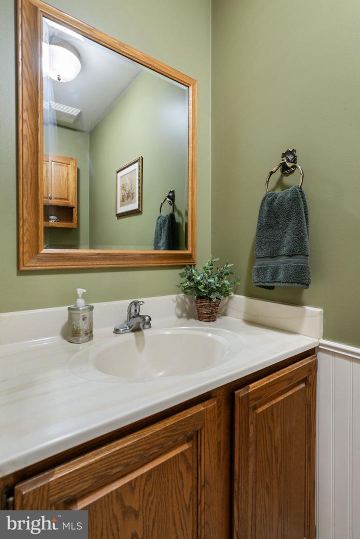 8228 Honeysuckle Rd