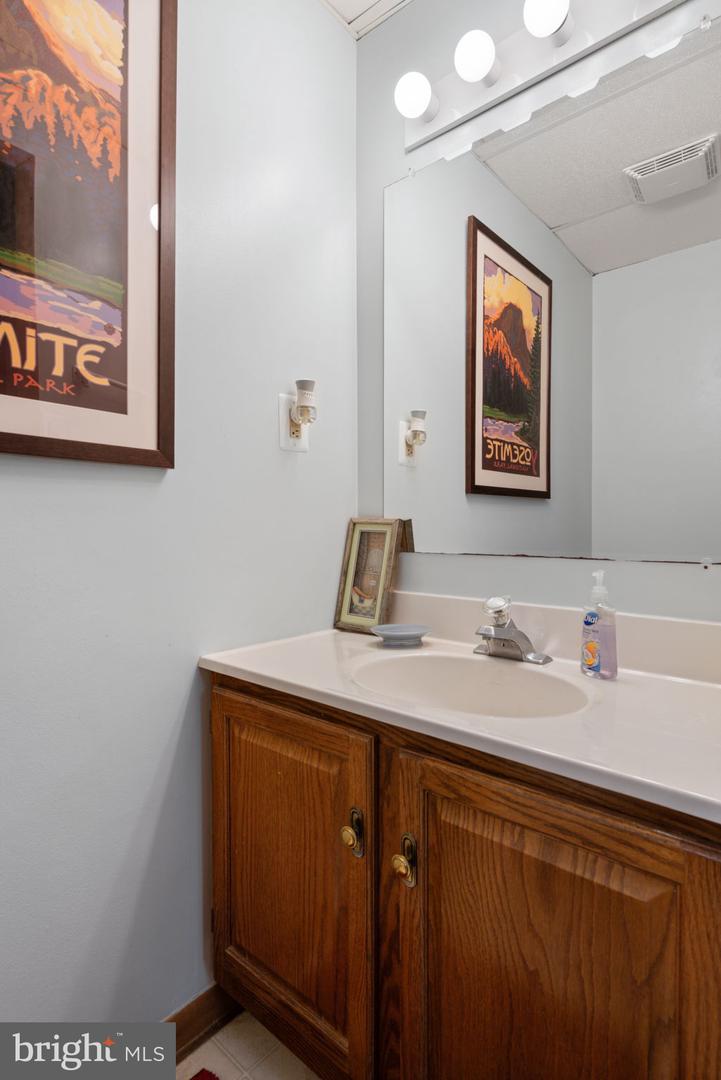 8228 Honeysuckle Rd