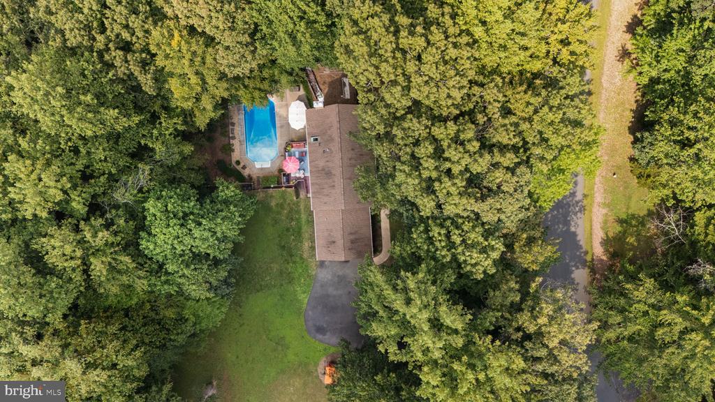 8228 Honeysuckle Rd
