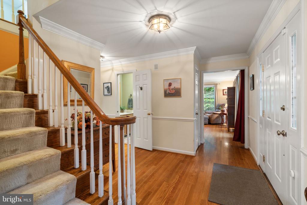 8228 Honeysuckle Rd