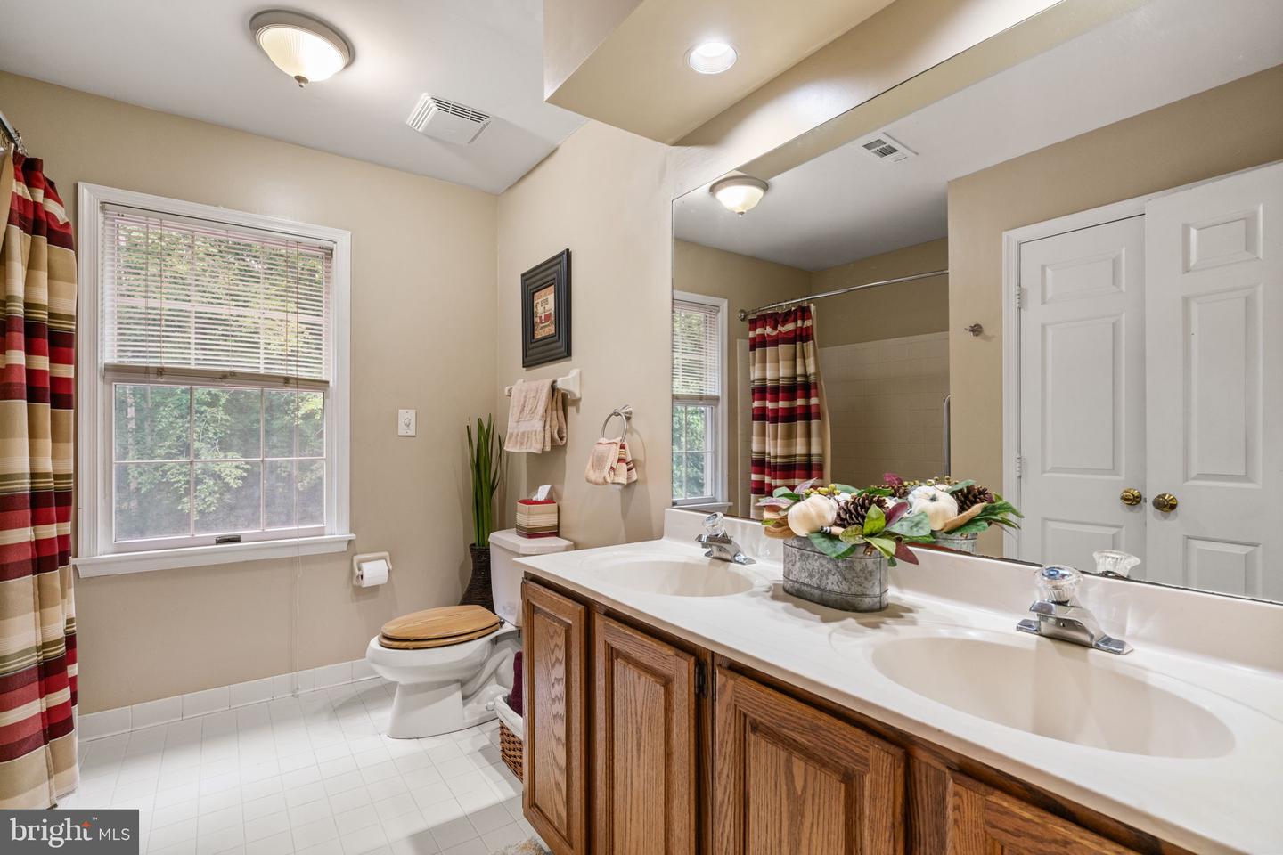 8228 Honeysuckle Rd