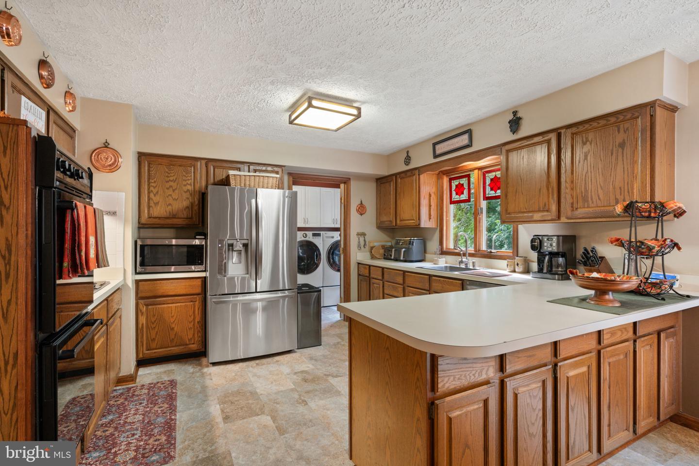 8228 Honeysuckle Rd
