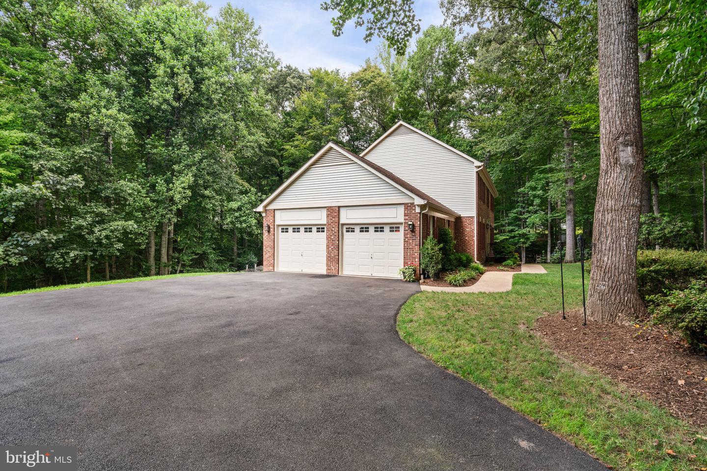8228 Honeysuckle Rd