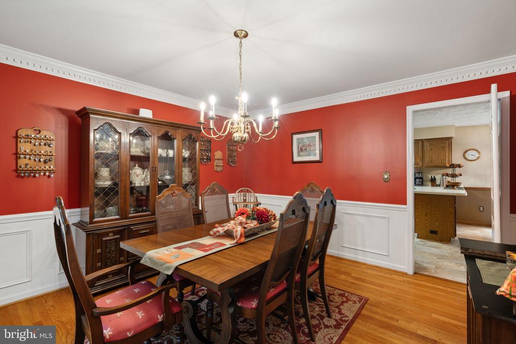 8228 Honeysuckle Rd