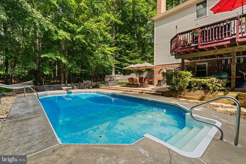 8228 Honeysuckle Rd