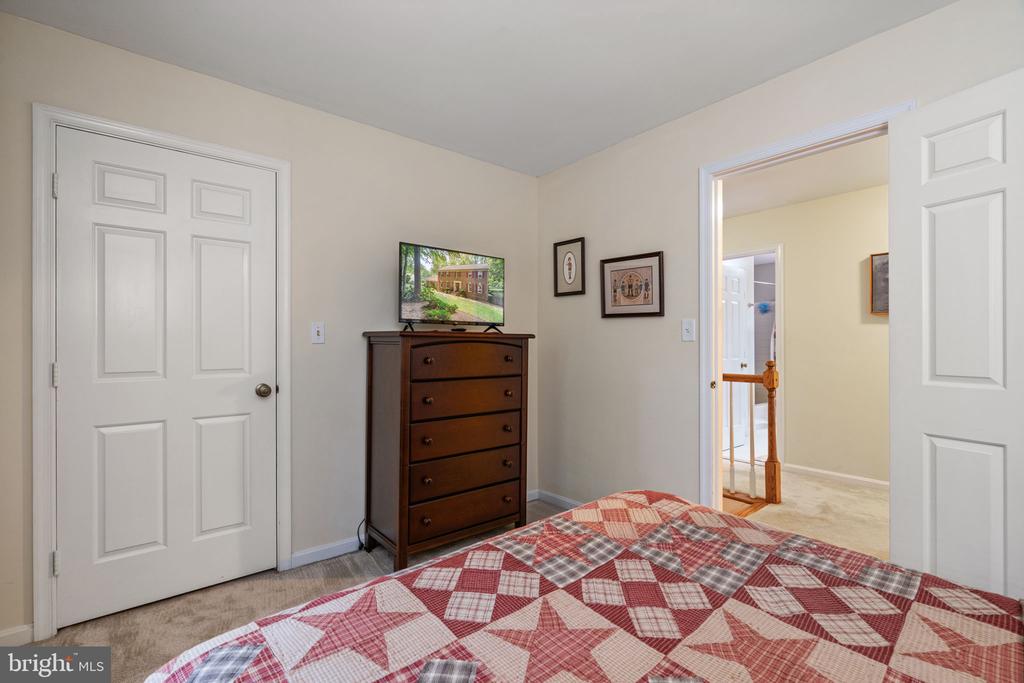 8228 Honeysuckle Rd