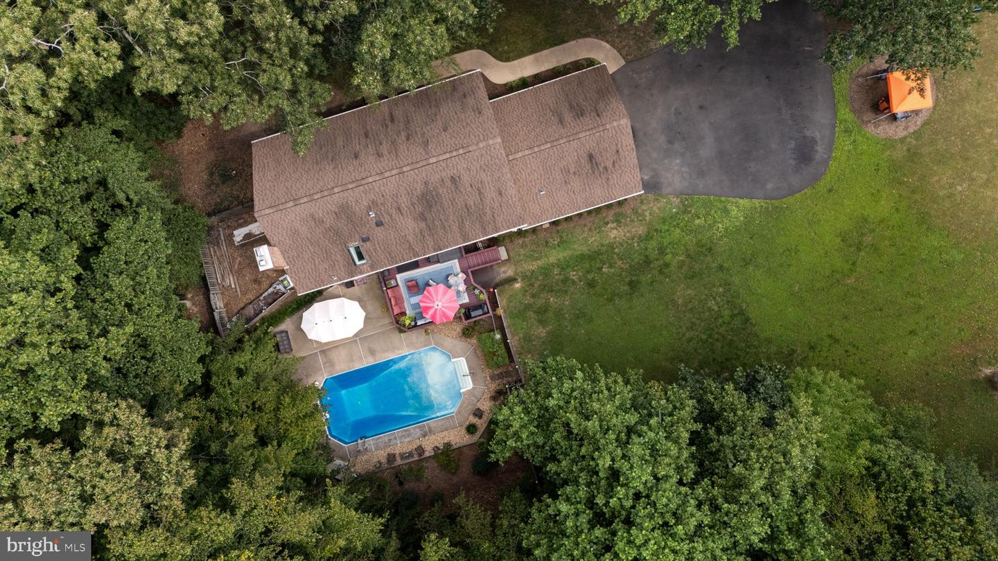 8228 Honeysuckle Rd