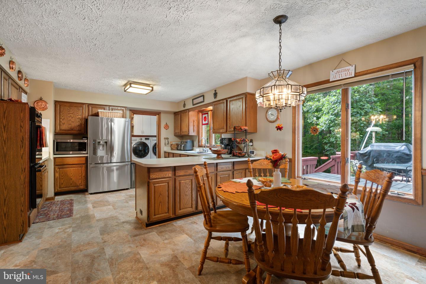 8228 Honeysuckle Rd