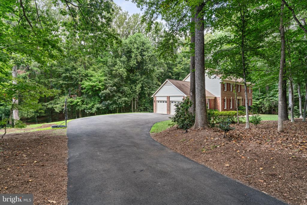 8228 Honeysuckle Rd