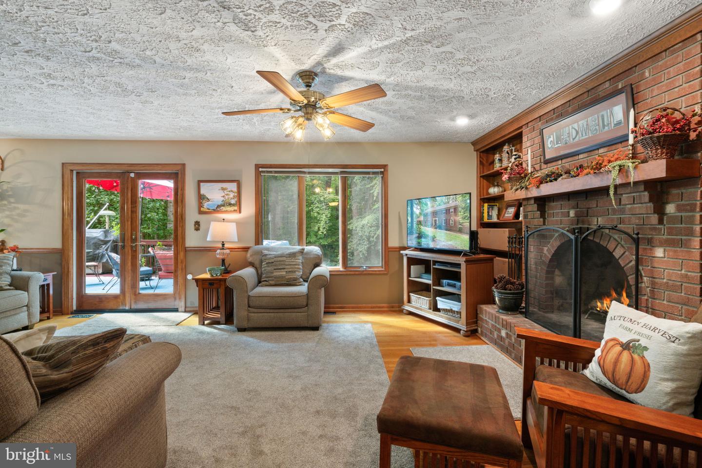 8228 Honeysuckle Rd