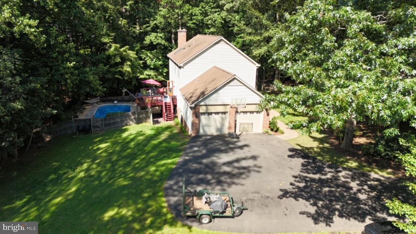8228 Honeysuckle Rd
