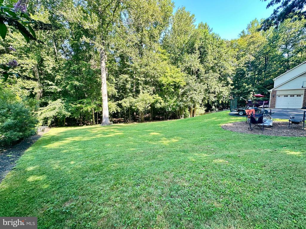 8228 Honeysuckle Rd