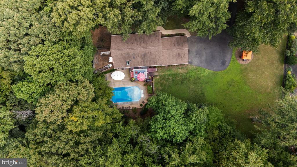 8228 Honeysuckle Rd