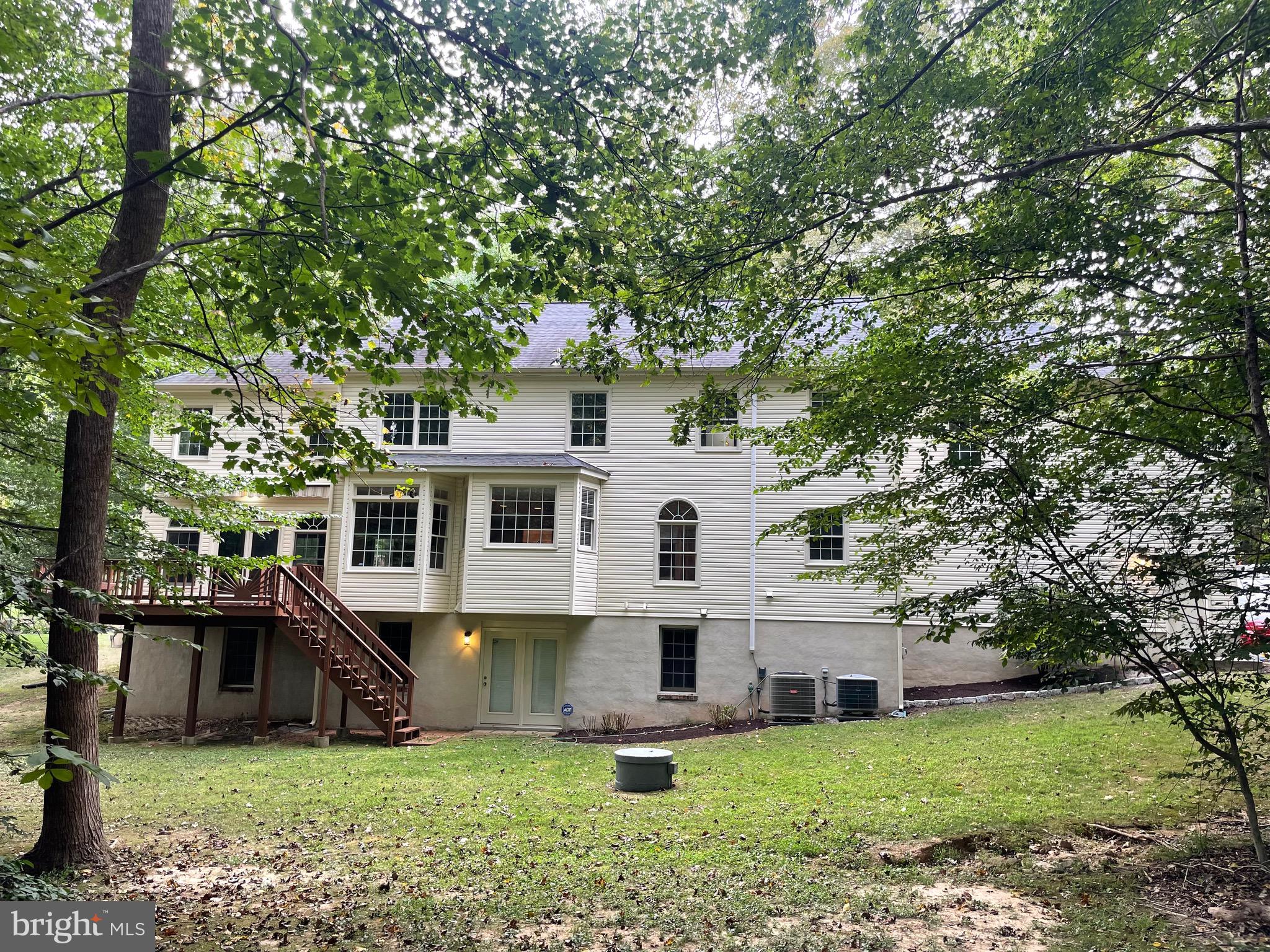 10201 LEATHERLEAF COURT